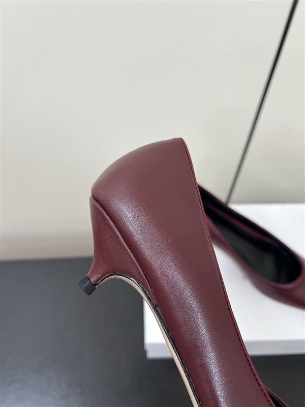 2025112717393842 310